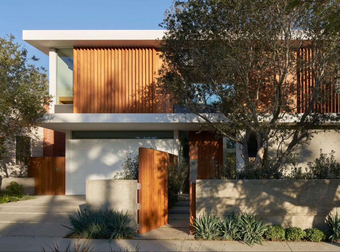 Vertical Courtyard House - Montalba Archtects