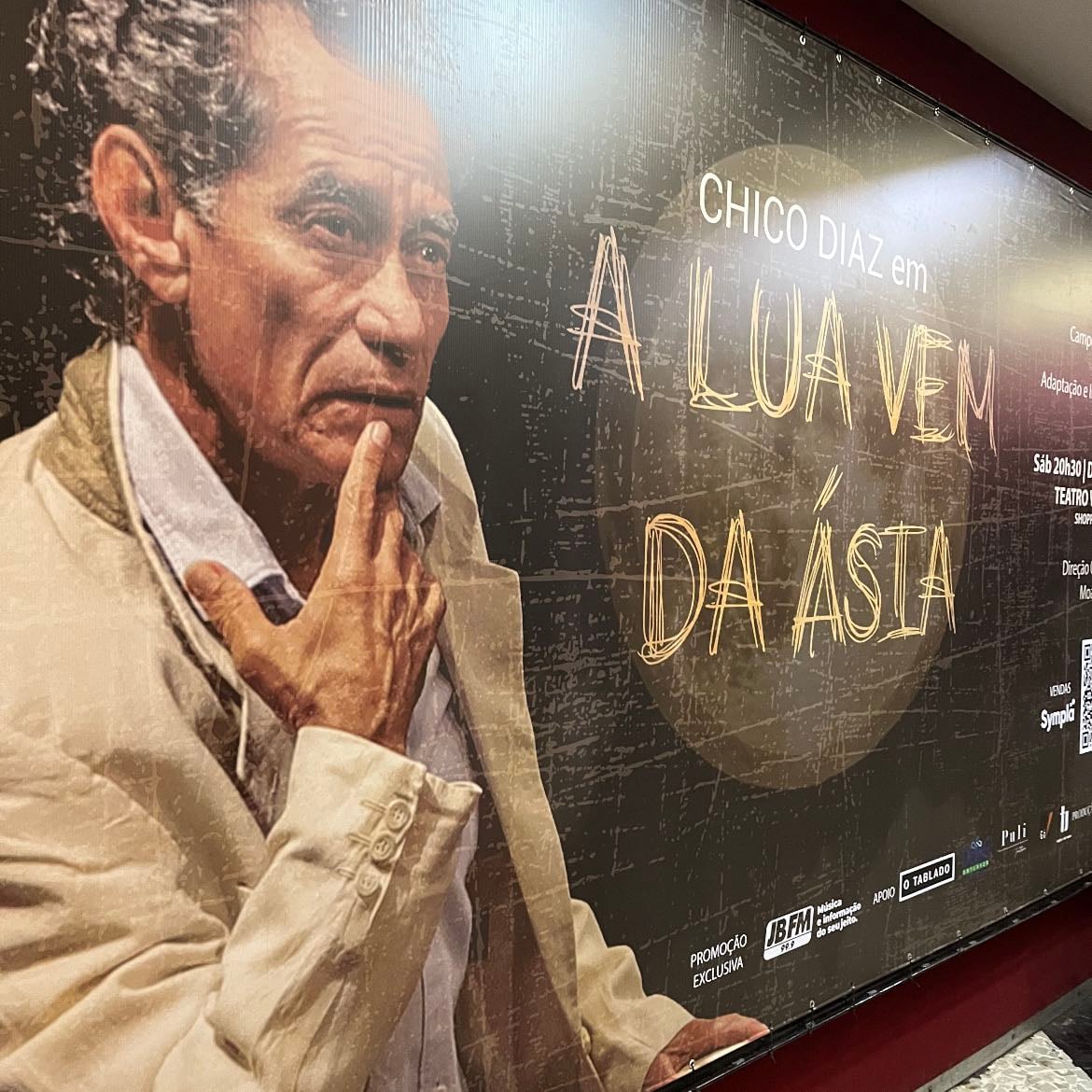 A Lua Vem da Ásia c/ Chico Diaz - Julho - Teatro Vannuci