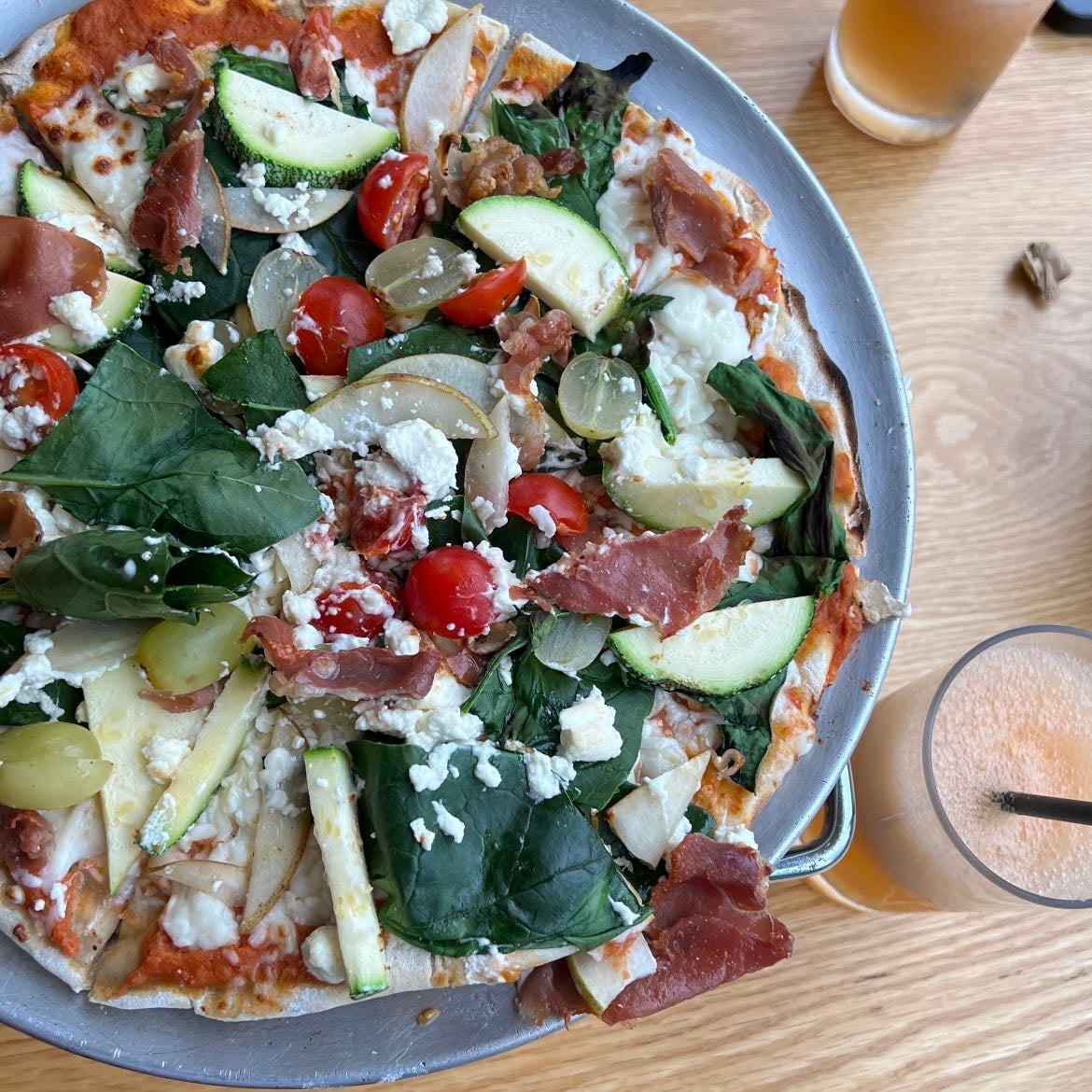 Aromali Bari Café - Tienen un menú sp amplio y comida típica de diferentes países, probé una pizza y deliiiii🍕🙂↕️