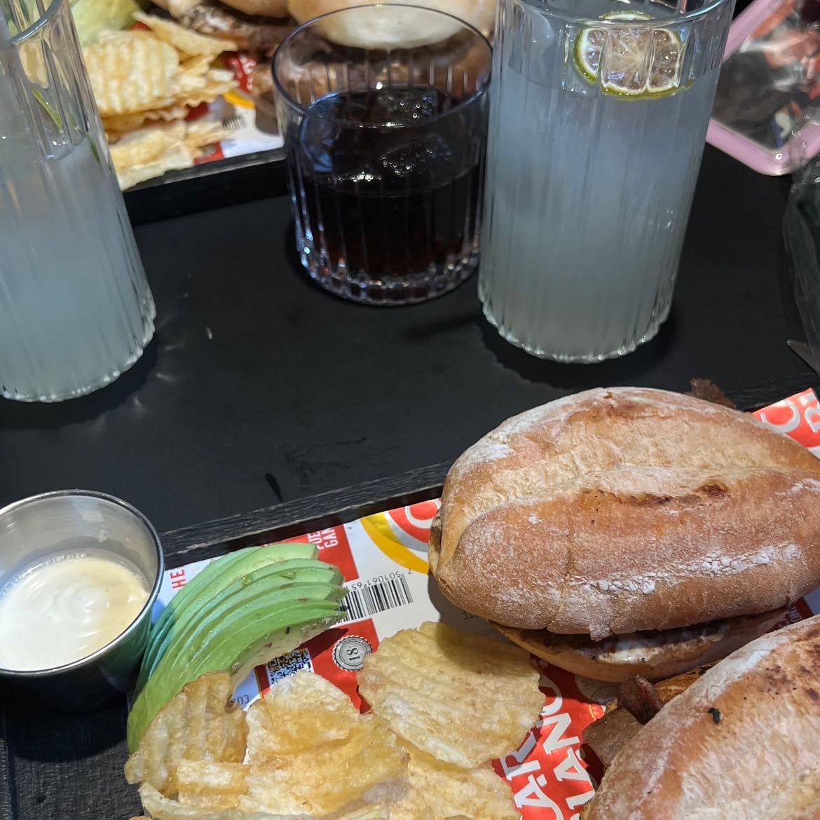 Lúcido Café Bar - Probé las tortitas de milanesa y diosss lo ricas que estaban, superaron mis expectativas, real quiero regresar a probar más cositas✨🤏🏼