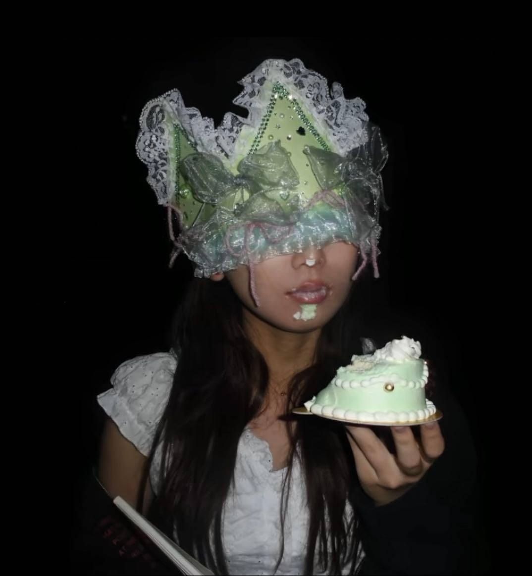 ペーパークラウン - 誕生日に手作りケーキと可愛い風船買ってお姫様になりたい⸝⸝o̴̶̷̥᷅ ̫ o̴̶̷̥᷅⸝⸝