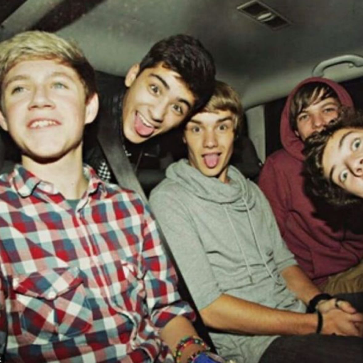 My dream - Is to meet one of the boys or Freya I meet harry and I will go to liams grave cause I live close and I want to become a girl like Freya and be TikTok famous with the group :)