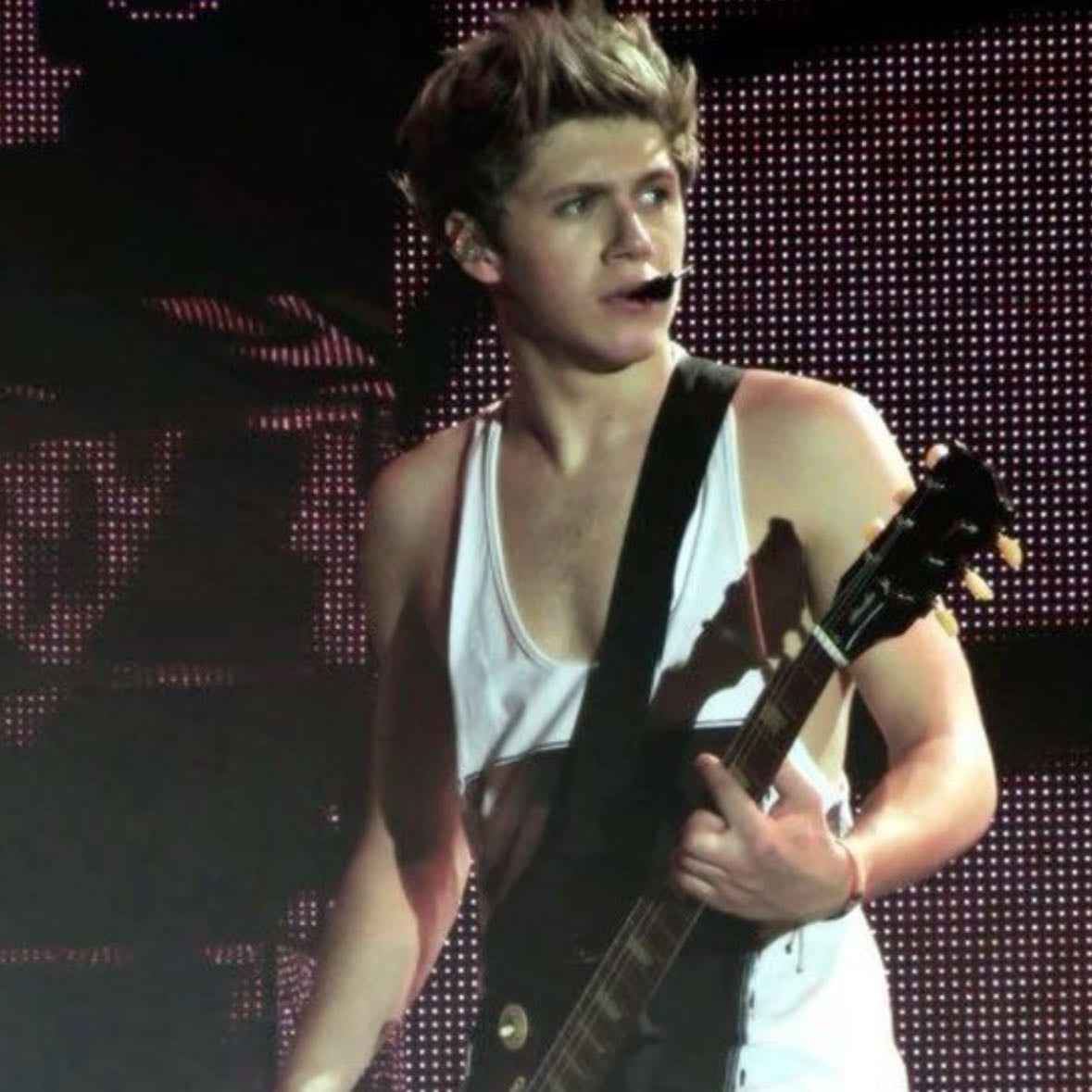Niall - Nice nice nice 👍Cool cool cool👌🏻but instead 🙃it’s jab jab jab 👆🏻push push push ✋🏻not nice 🤨
