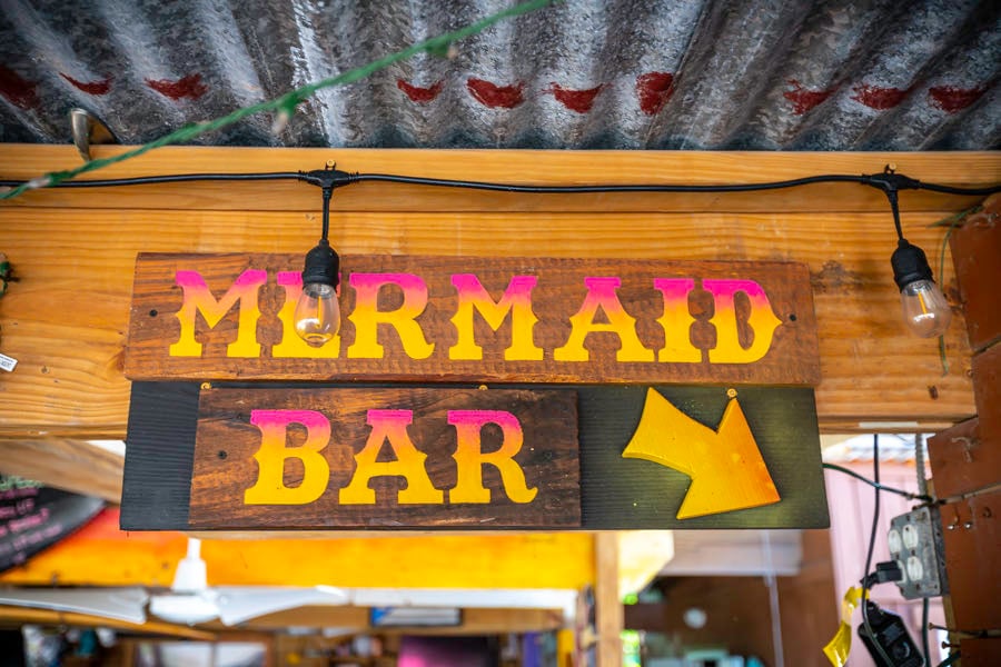 Big Kahuna Bar + Restaurant - Beachfront Burger Bar