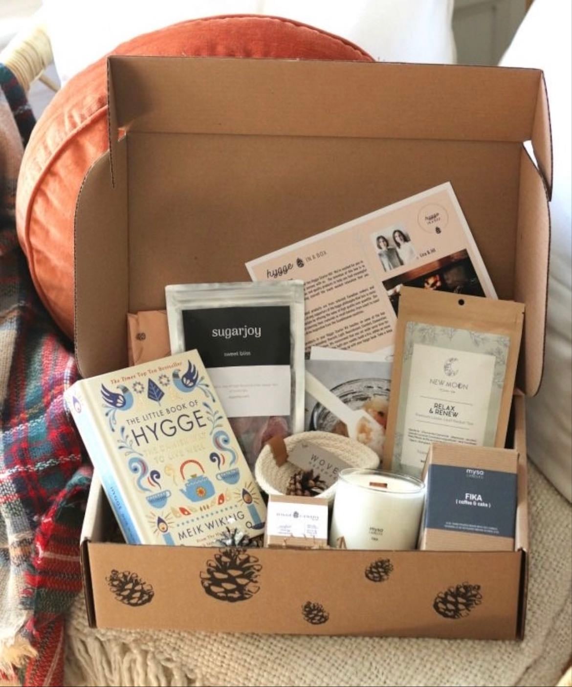 book exchange date - put tighter book boxes of your favorite books to give to each other with trinkets and snacks and stuff to match the book you’ve chosen