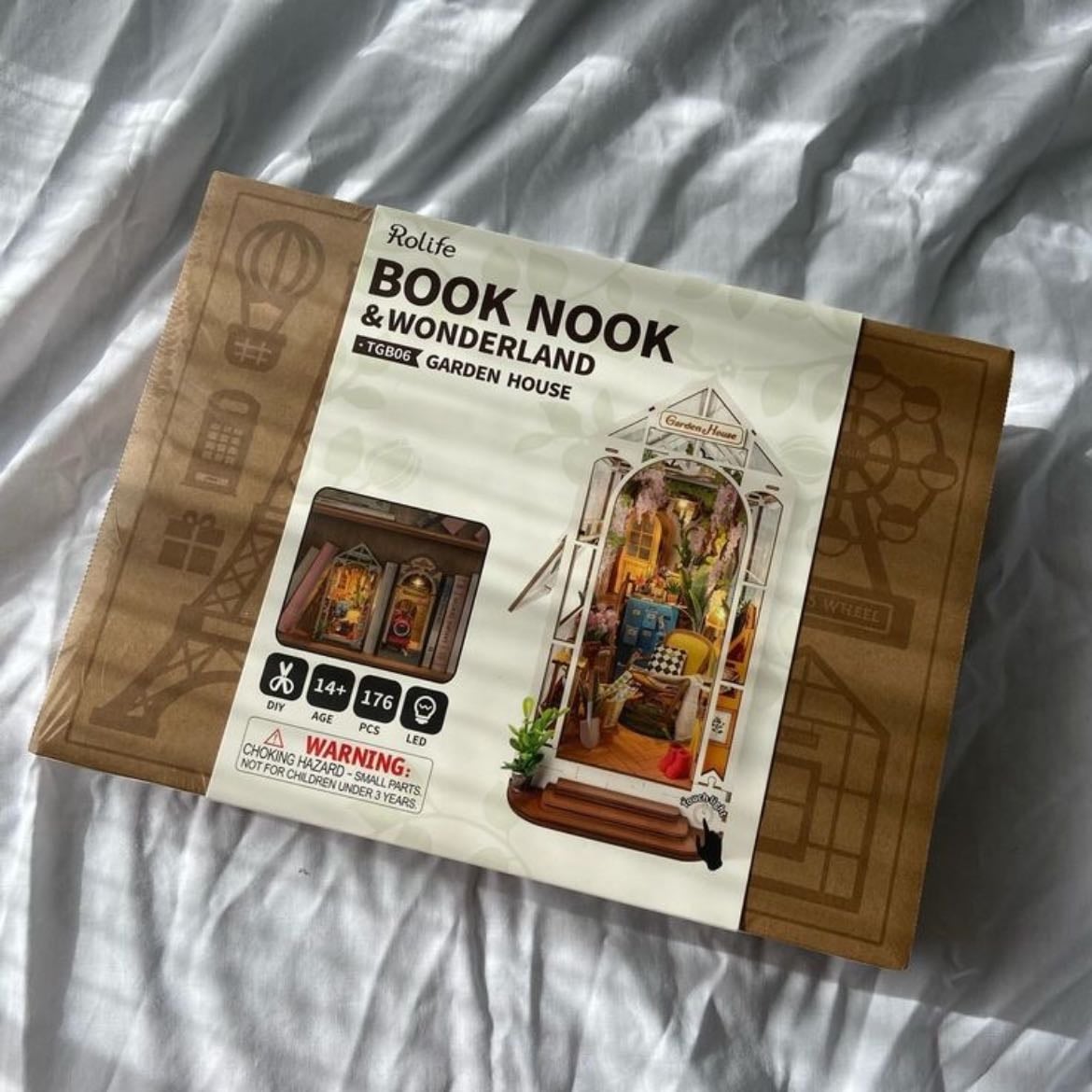 book nooks - i feel like you can’t justify buying these yourself so they would be great as a present especially for your reader girly friends