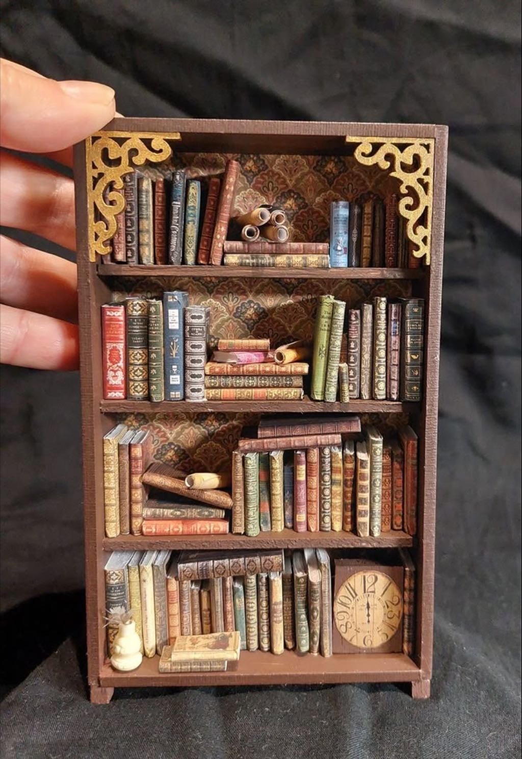 make a mini book shelf