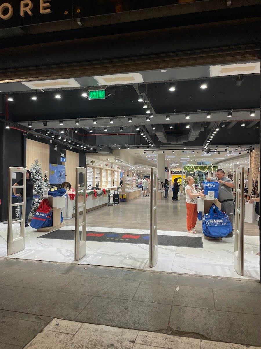 Momo Store