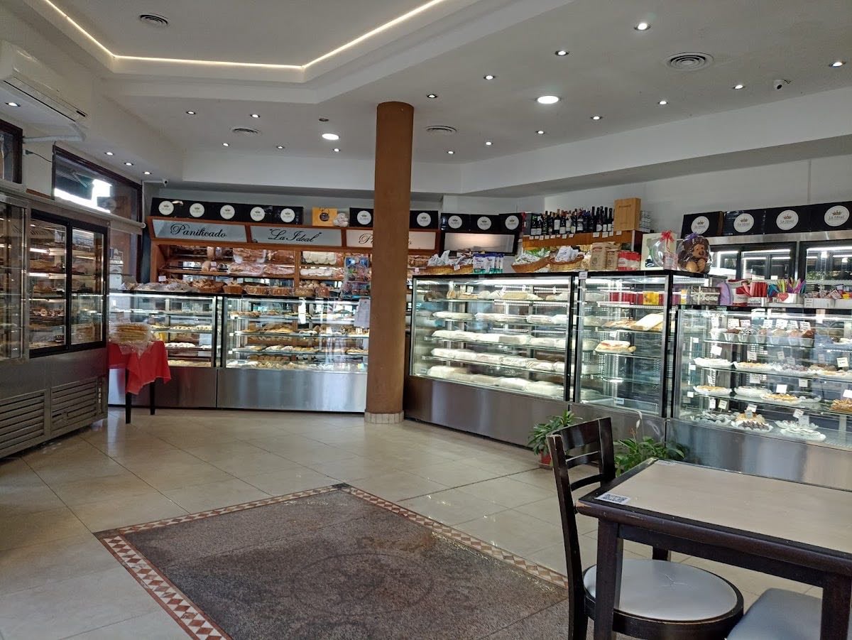 LA IDEAL - Panaderia y Confiteria -