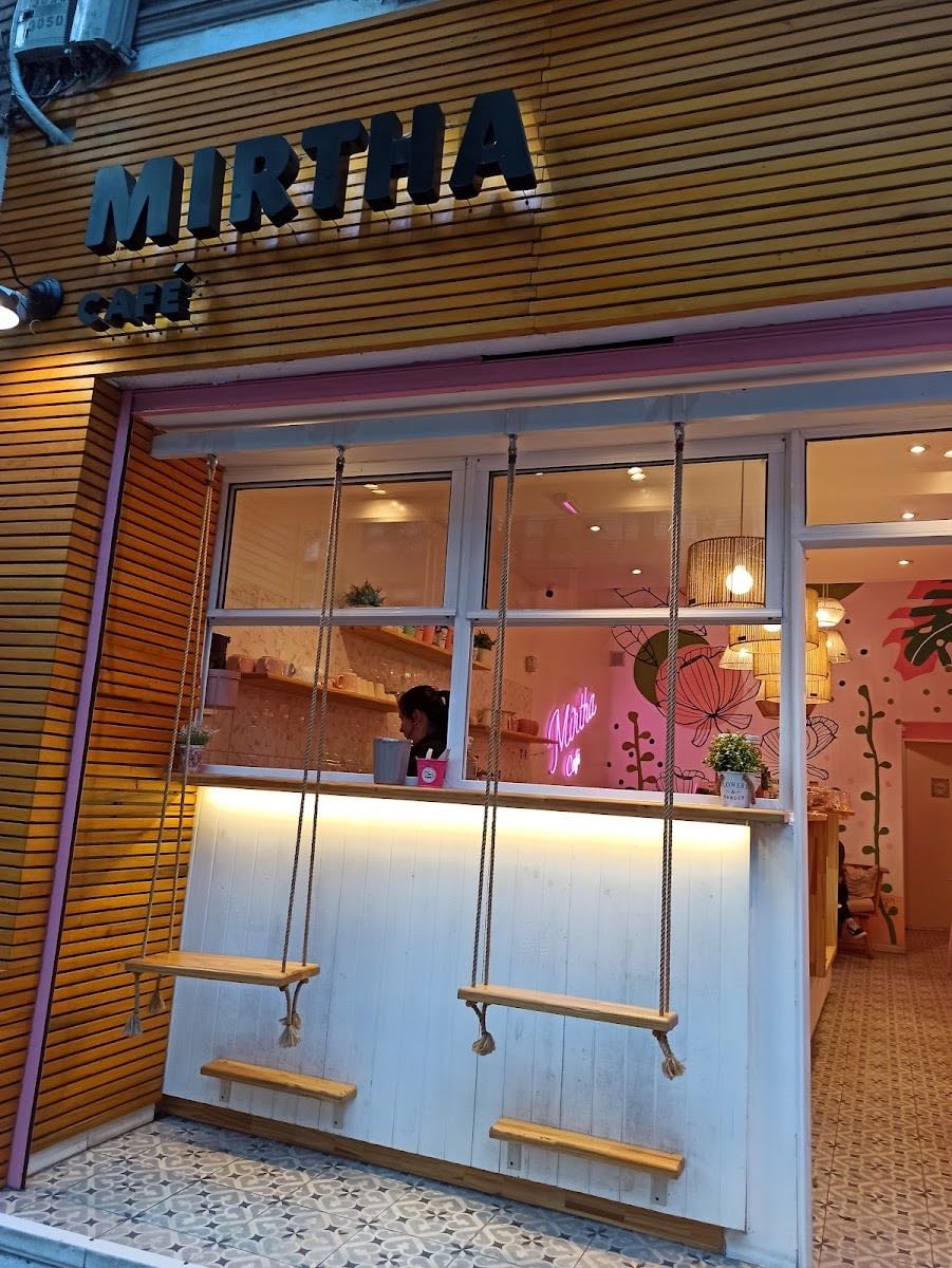Mirtha Café