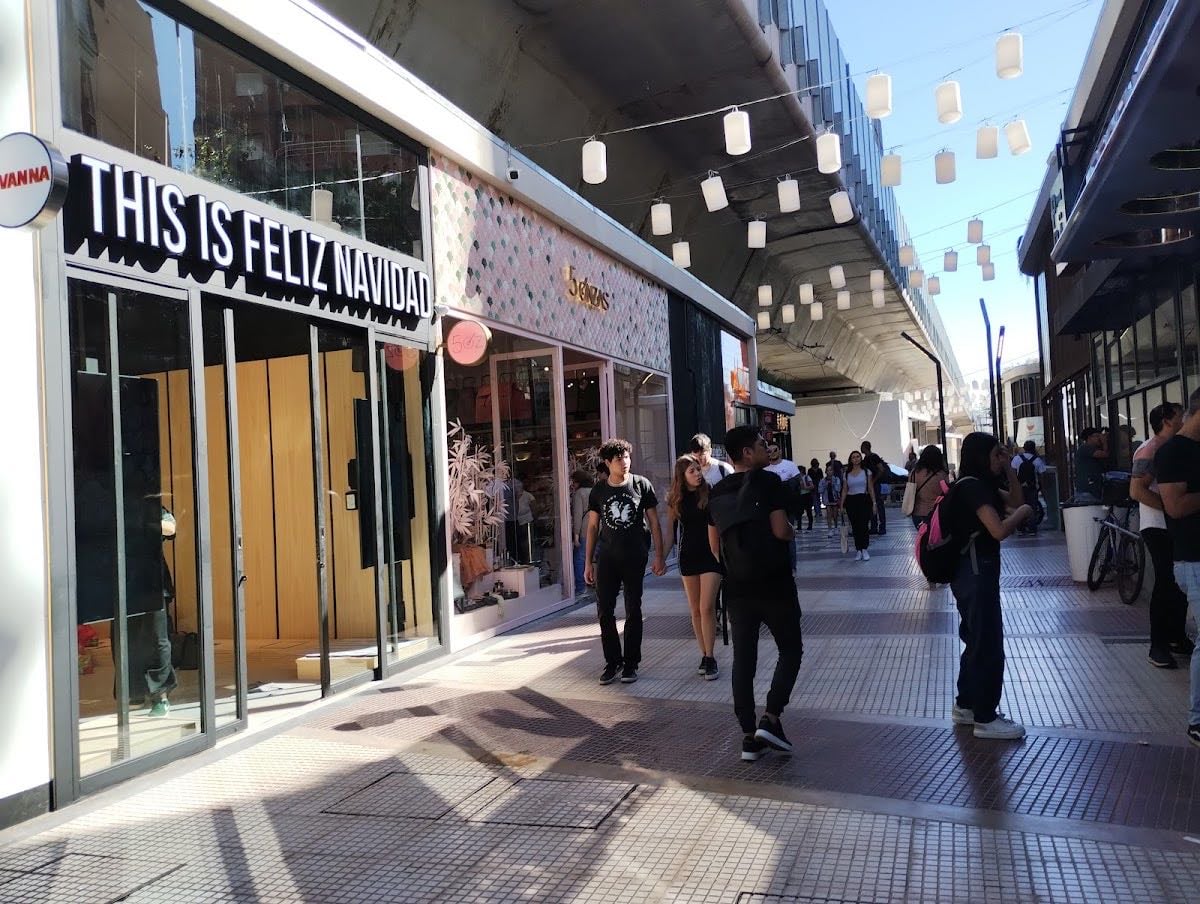 ViaViva Barrio Chino