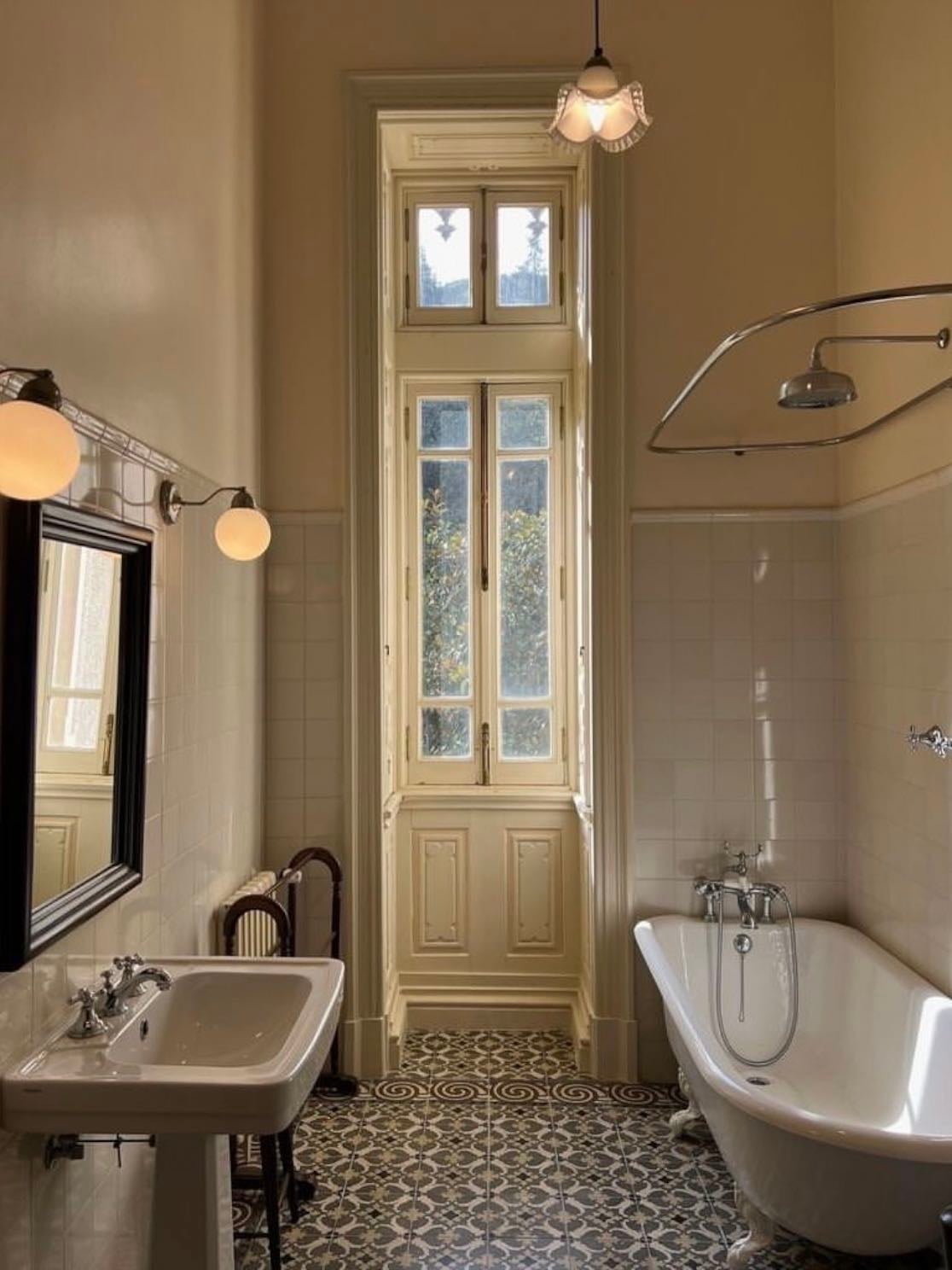 parisian bathroom
