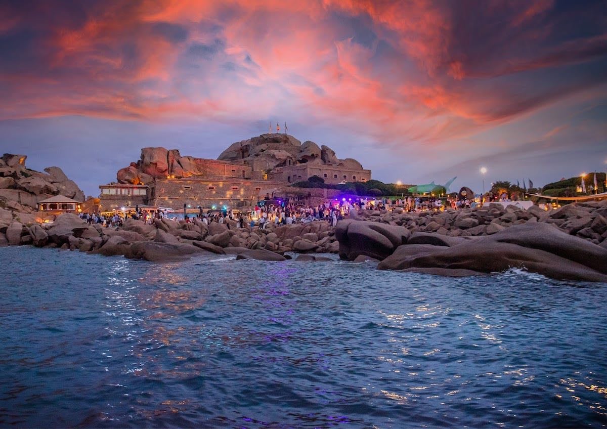 Phi Beach - Spiaggia, Club & Ristorante