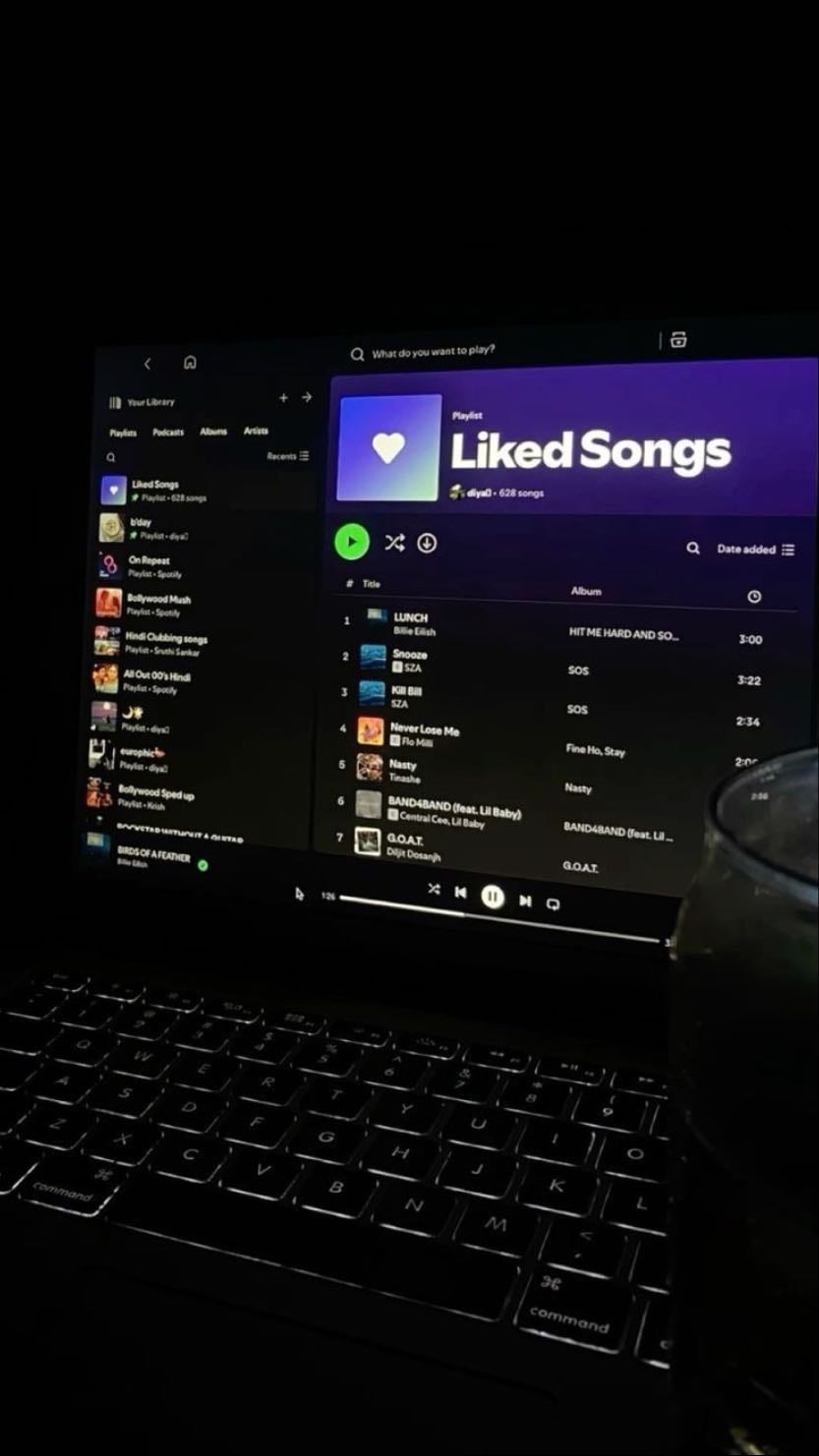 Crea una playlist - Puedes crear una playlist de tus canciones favoritas o por genero musical.