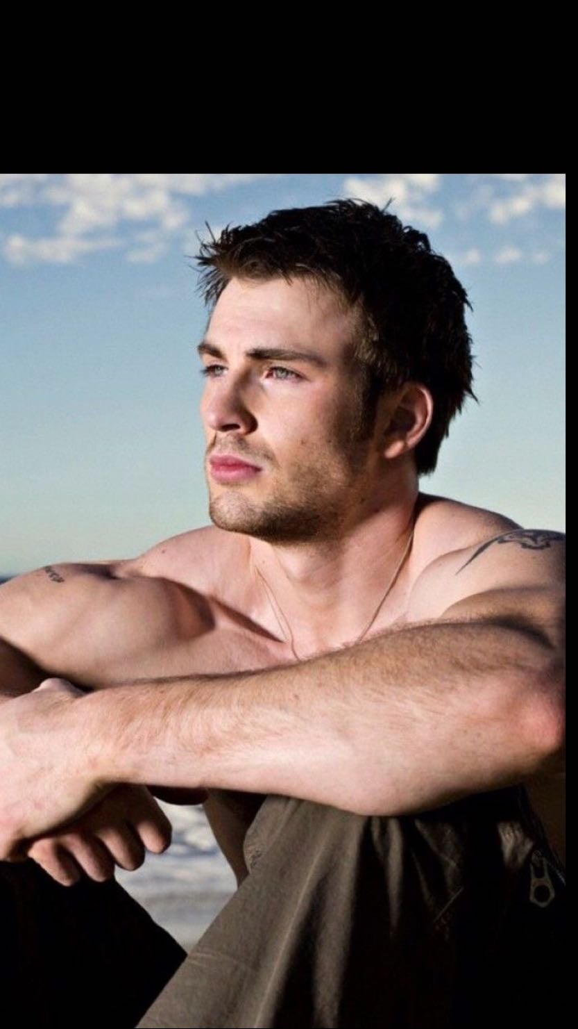 Chris evans - LITERALMENTE qualquer personagem que ele faça