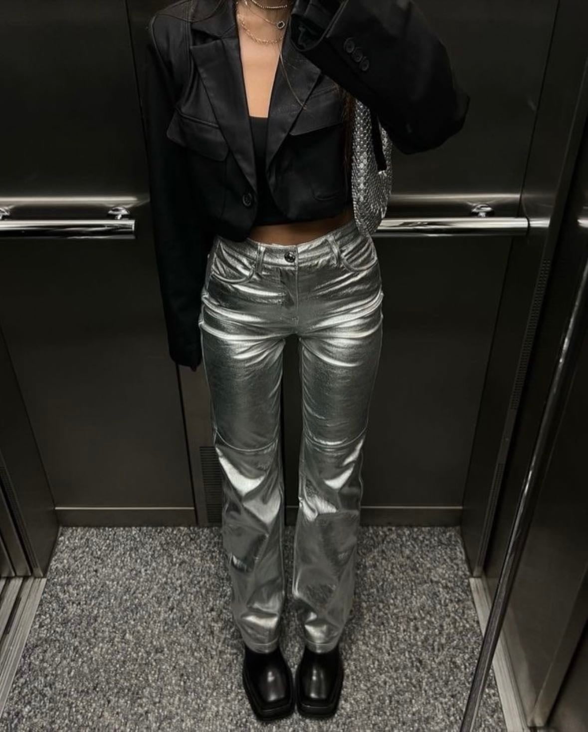 Calça metalizada