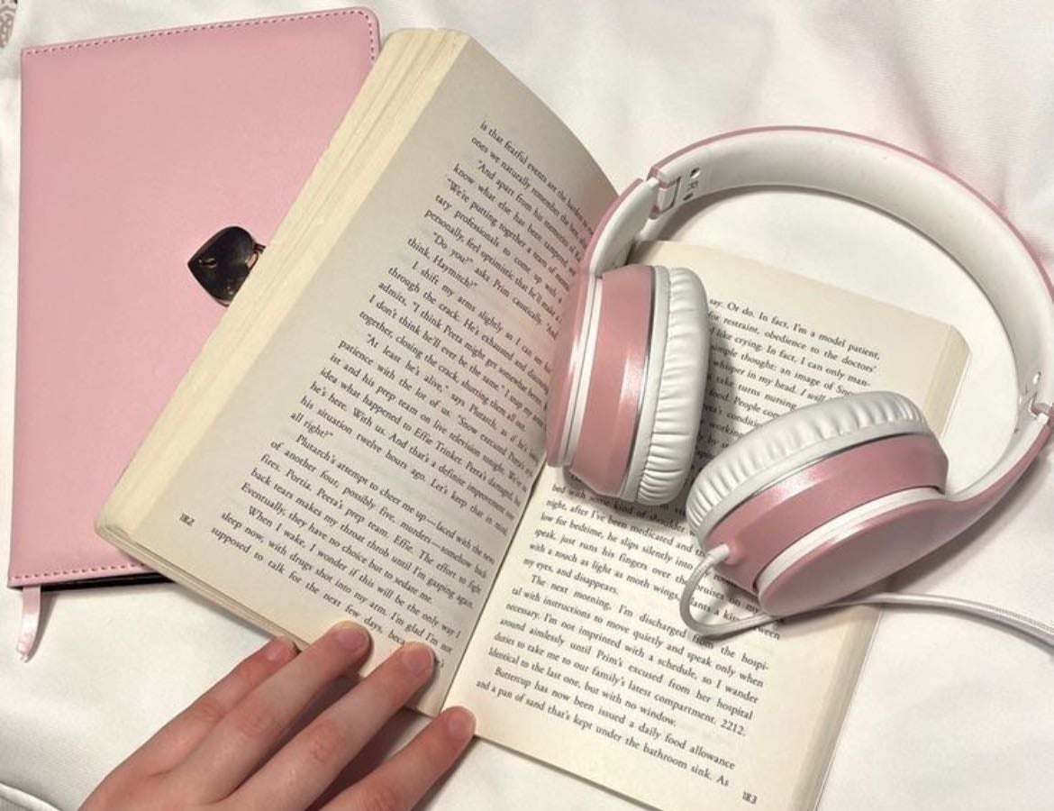 2025 have to read list! - Books hypelist by Mel