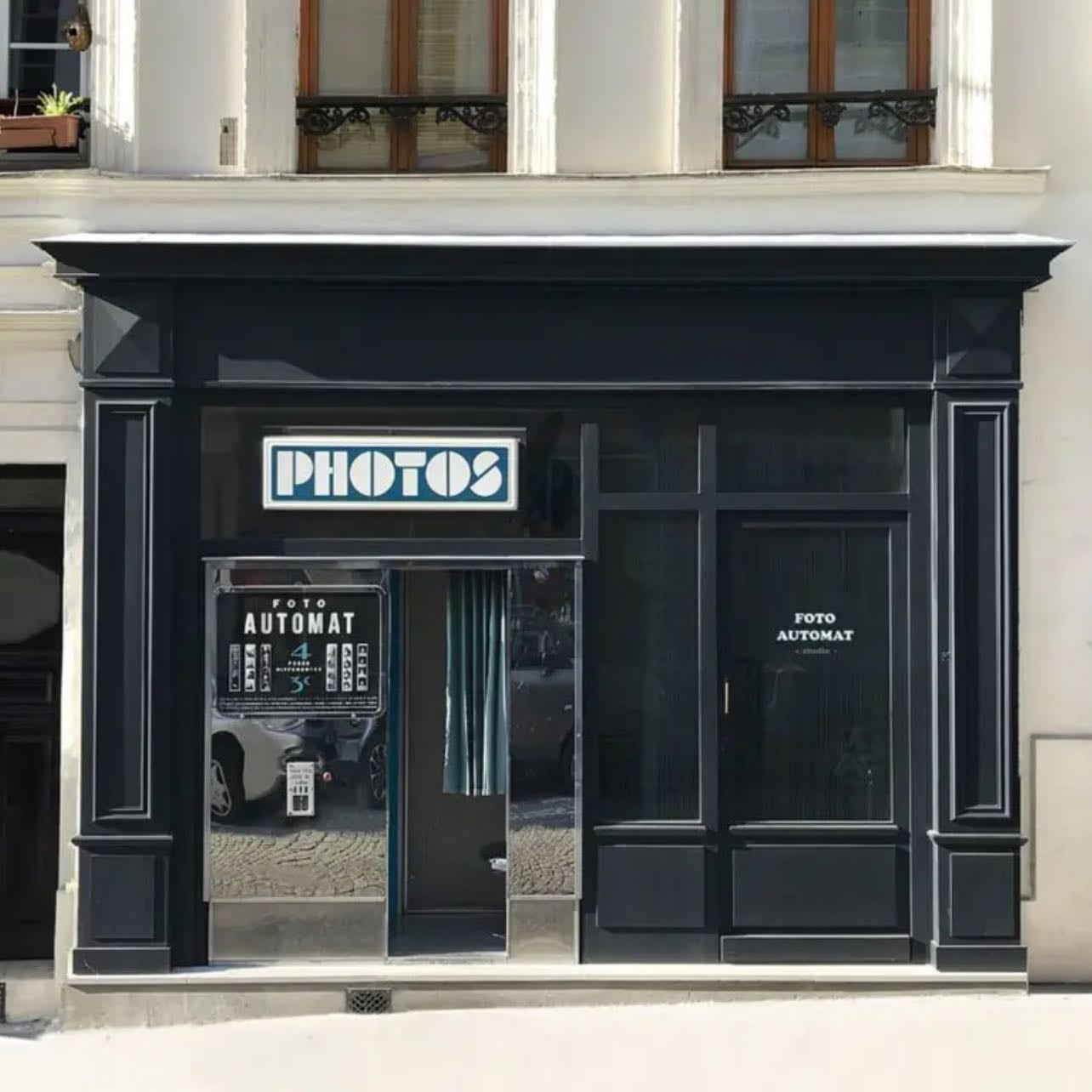 Foto Automat - the oldest analog photobooth in paris