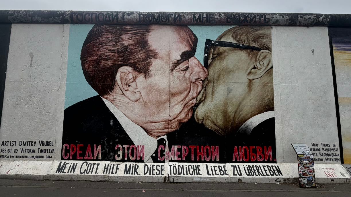 East Side Gallery - my 2nd deutsches reich is to see brezhnev and honecker kissing