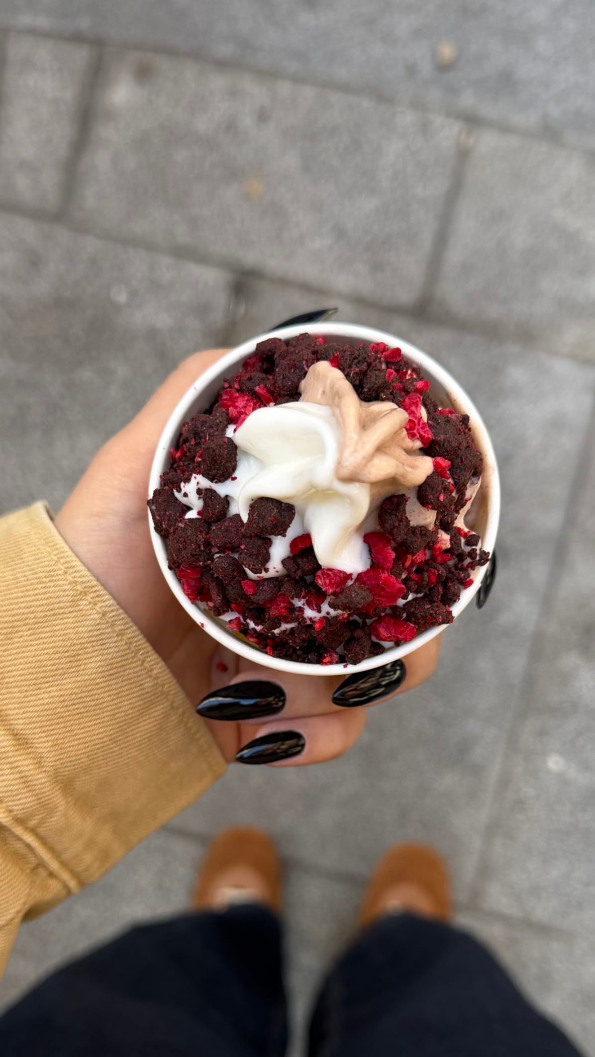 MYKA greek frozen yoghurt - who cares about calories ?