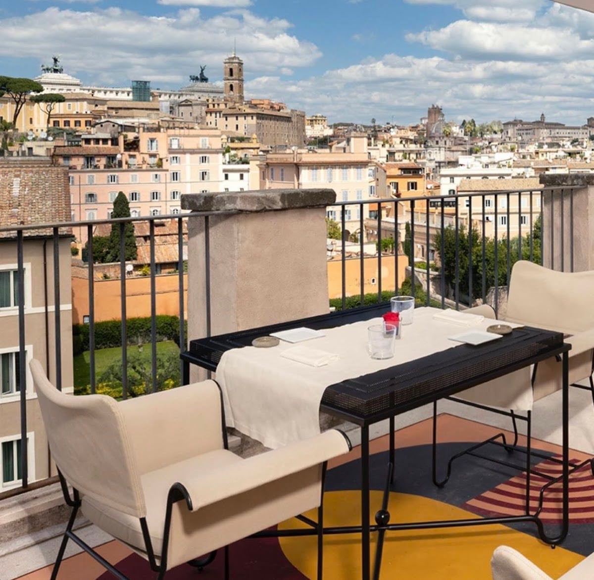 Rhinoceros Le Restau & RoofBar