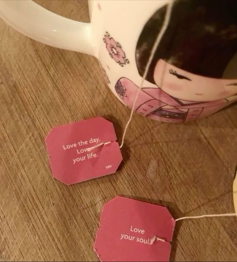 el té de desayuno - son las 6am y me estoy muriendo de sueño pero no me puedo olvidar