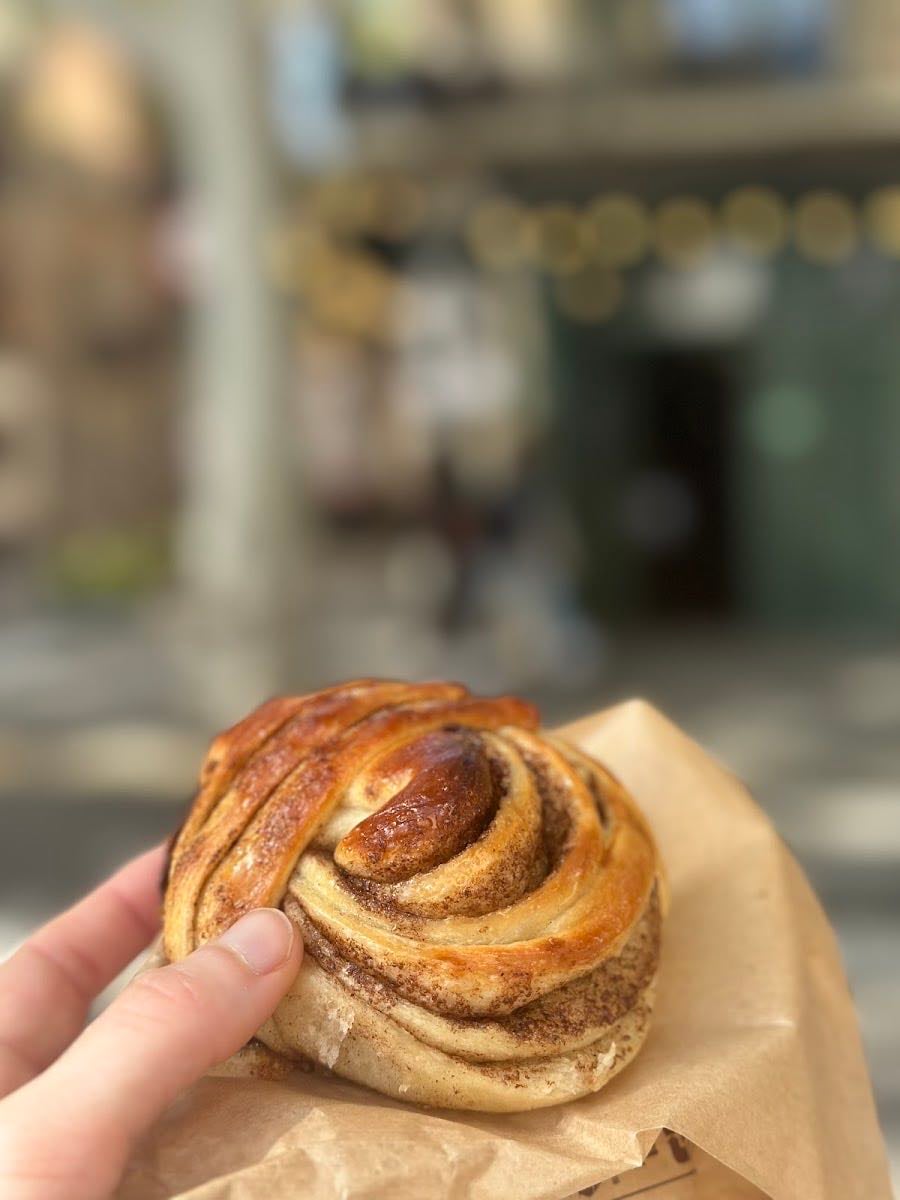 Forno Bomba - top cardamom bun and focaccias
