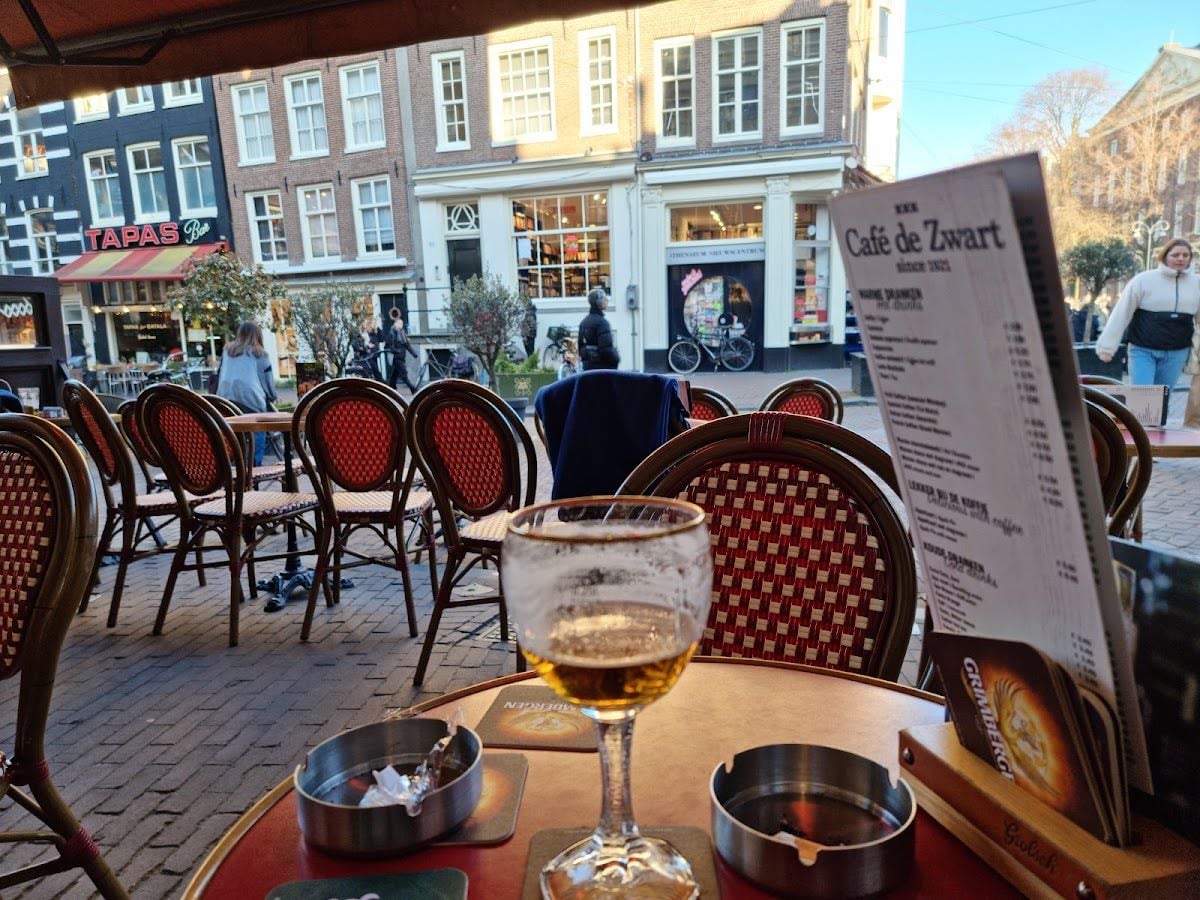 Caf茅 De Zwart