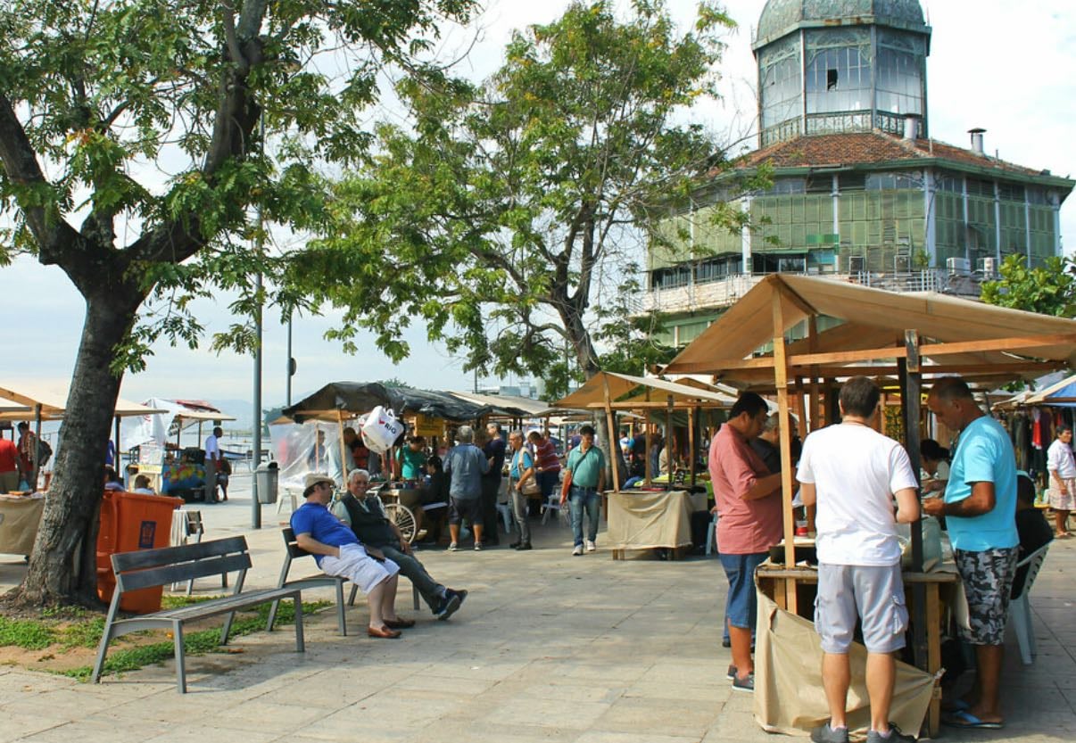 Feira de Antiguidades da Praça XV