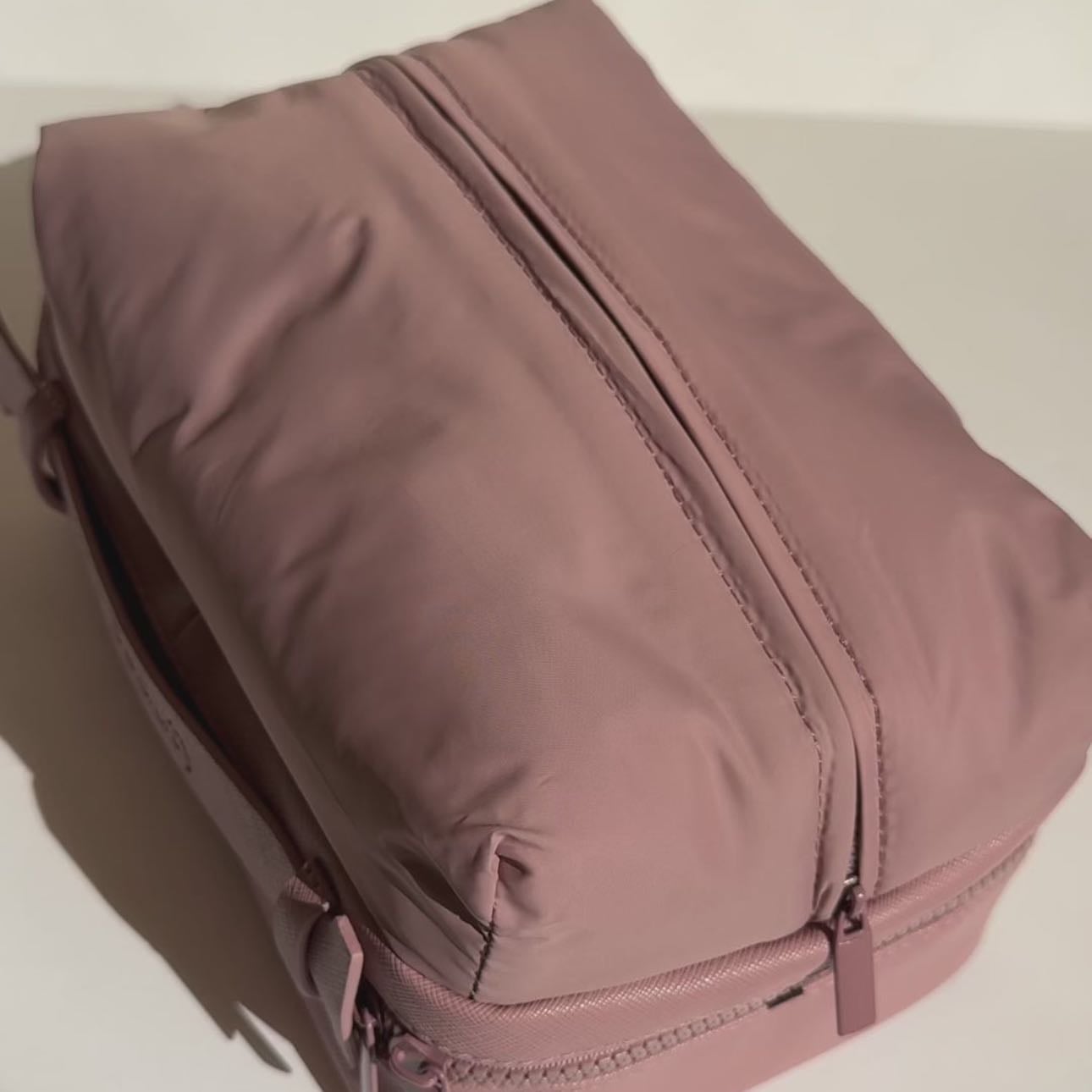 Rare beauty makeup bag - Sรบper linda y espaciosa