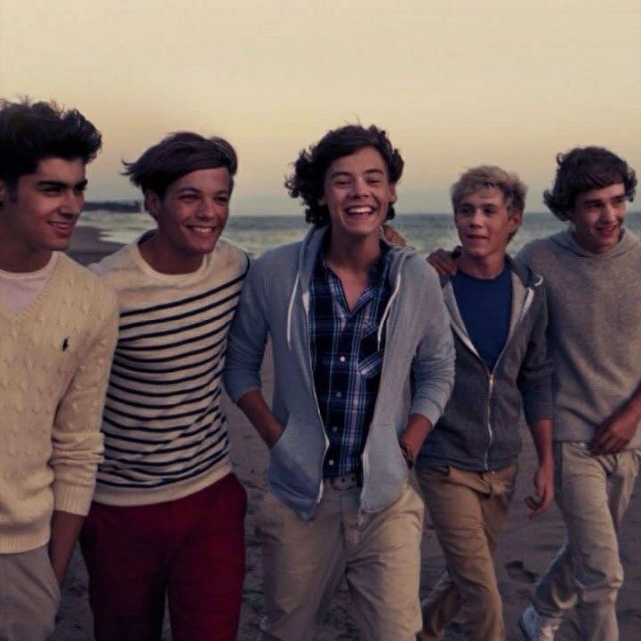 You & I - I know how it goes I know how it goes from wrong and right Silence and sound Did they ever hold each other tight, like us? Did they ever fight, like us? You and I We don't want to be like them We can make it 'till the end Nothing can come between