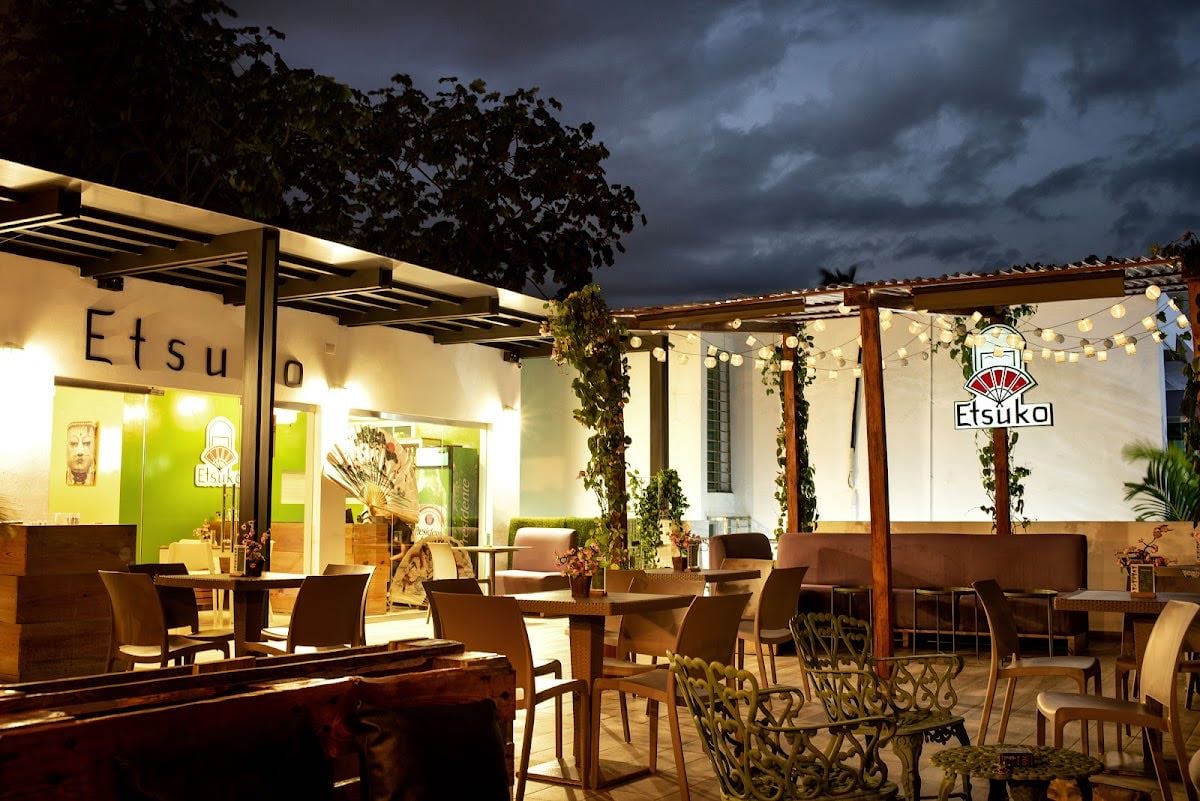 Etsuko Sushi - Excelente precios, los sushis tienen una excelente calidad y sabor. Recomiendo los Sushi PM fritos, los mejores. Los tragos son exquisitos, en mi recomendaci贸n est谩n los mojitos de lim贸n y las margaritas.