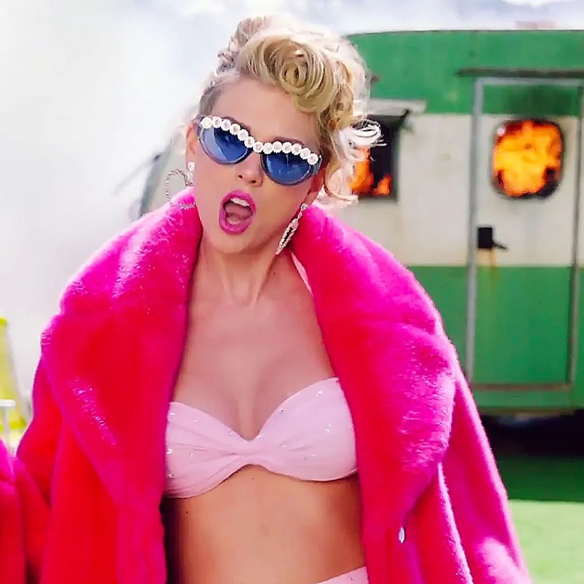 You Need To Calm Down - Taylor Swift