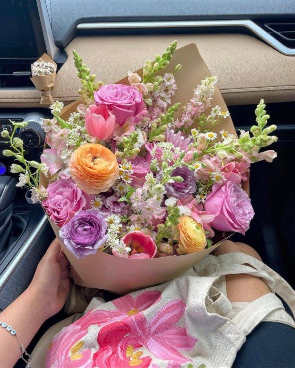 flowers! ๐ - Making bouquets to complement your vases is amazing!