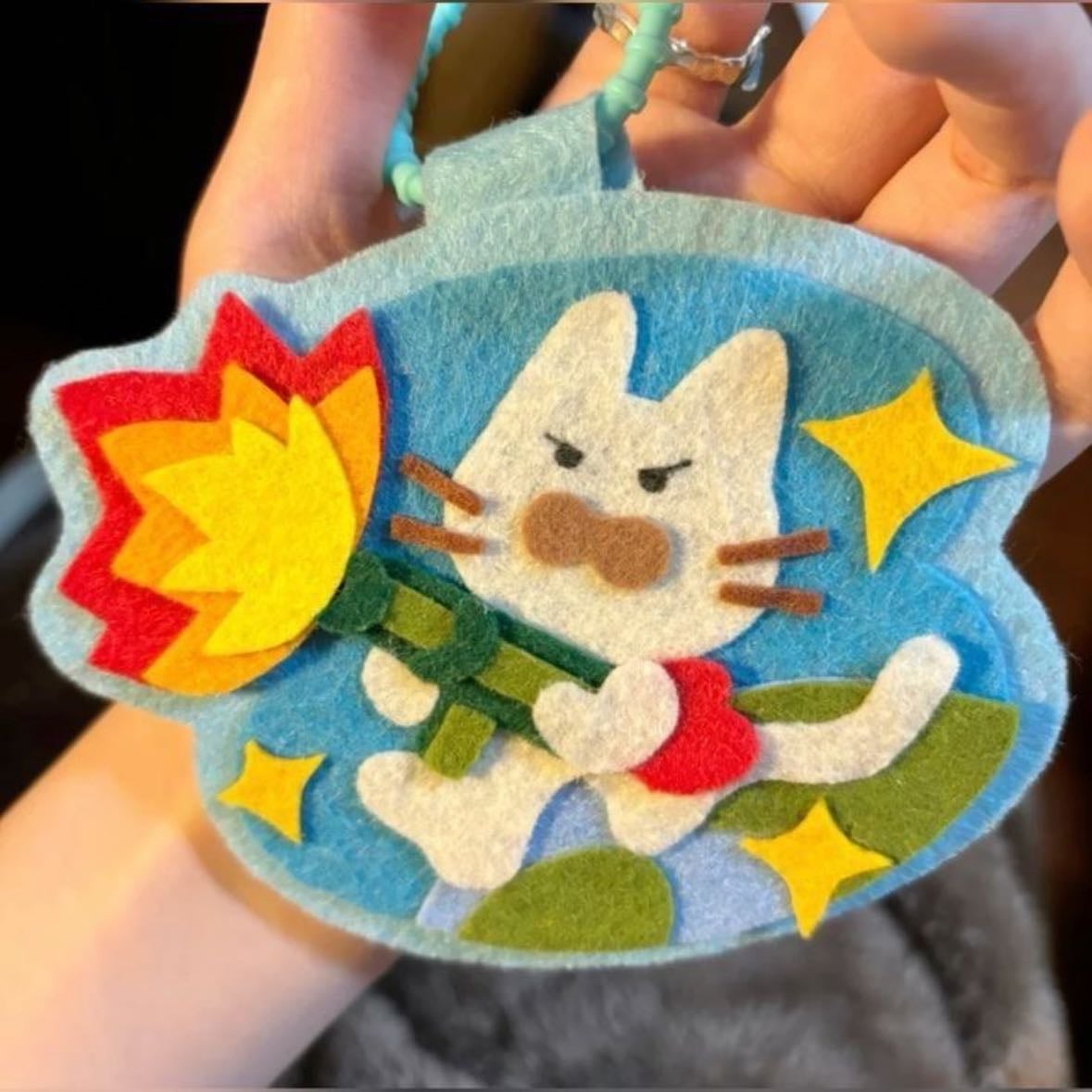 stickers with felt 🧸 - this is so cute!!