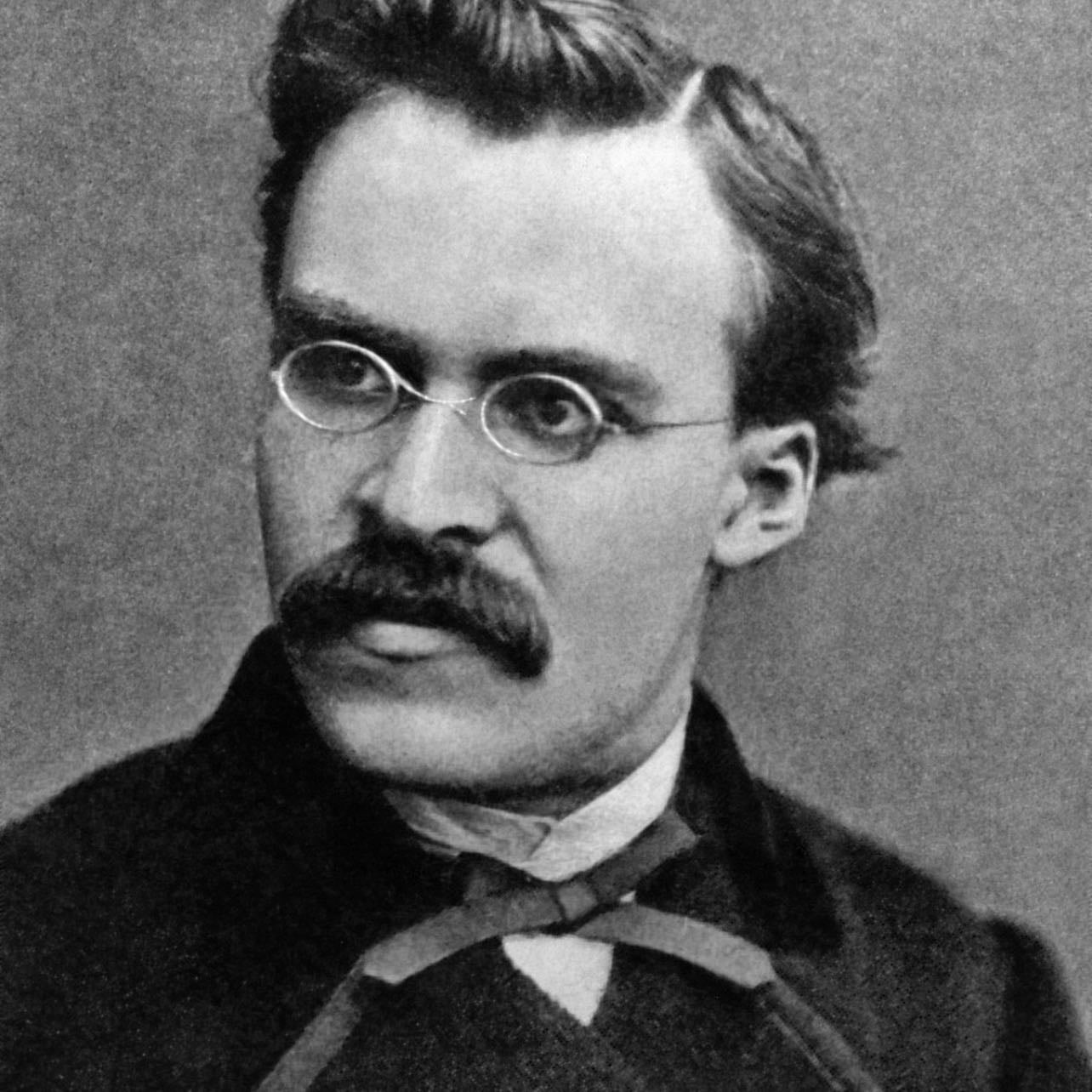 Friedrich Nietzsche - "En vez de encontrar a alguien que tenga mis gustos, prefiero encontrar a alguien que me enseñe cosas que no sabia que me gustaban".