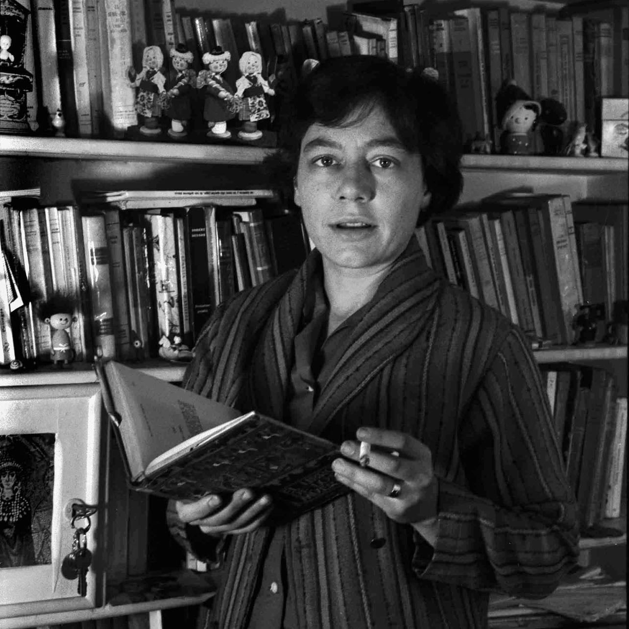 Alejandra Pizarnik - "Escribes poemas porque nesecitas un lugar en donde sea lo que no es".