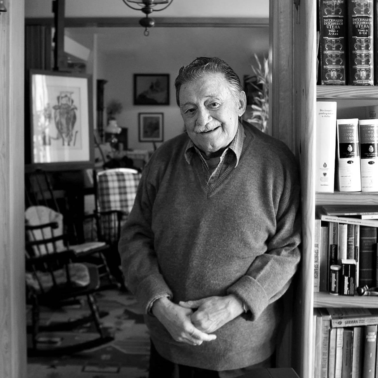 Mario Benedetti - "Nadie nos advirtió que extrañar, es el costo que tienen los buenos momentos".