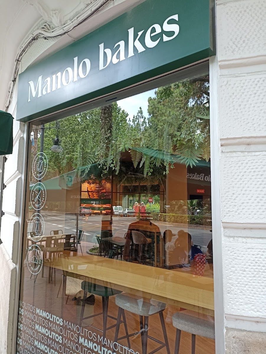 Manolo Bakes