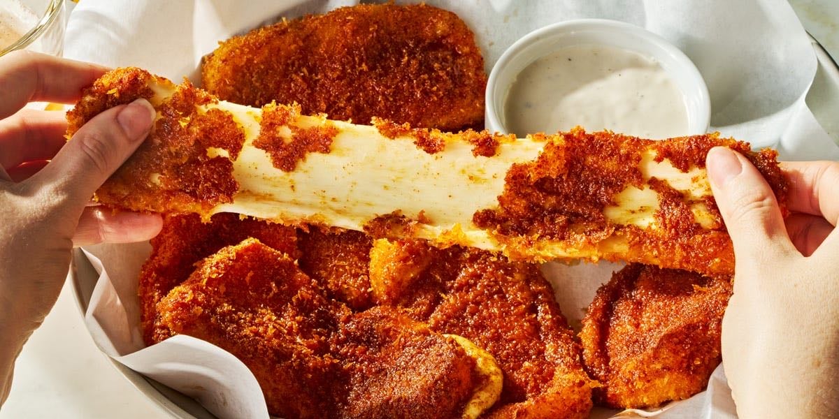 Copycat Chili’s Nashville Hot Mozzarella Sticks - Delish