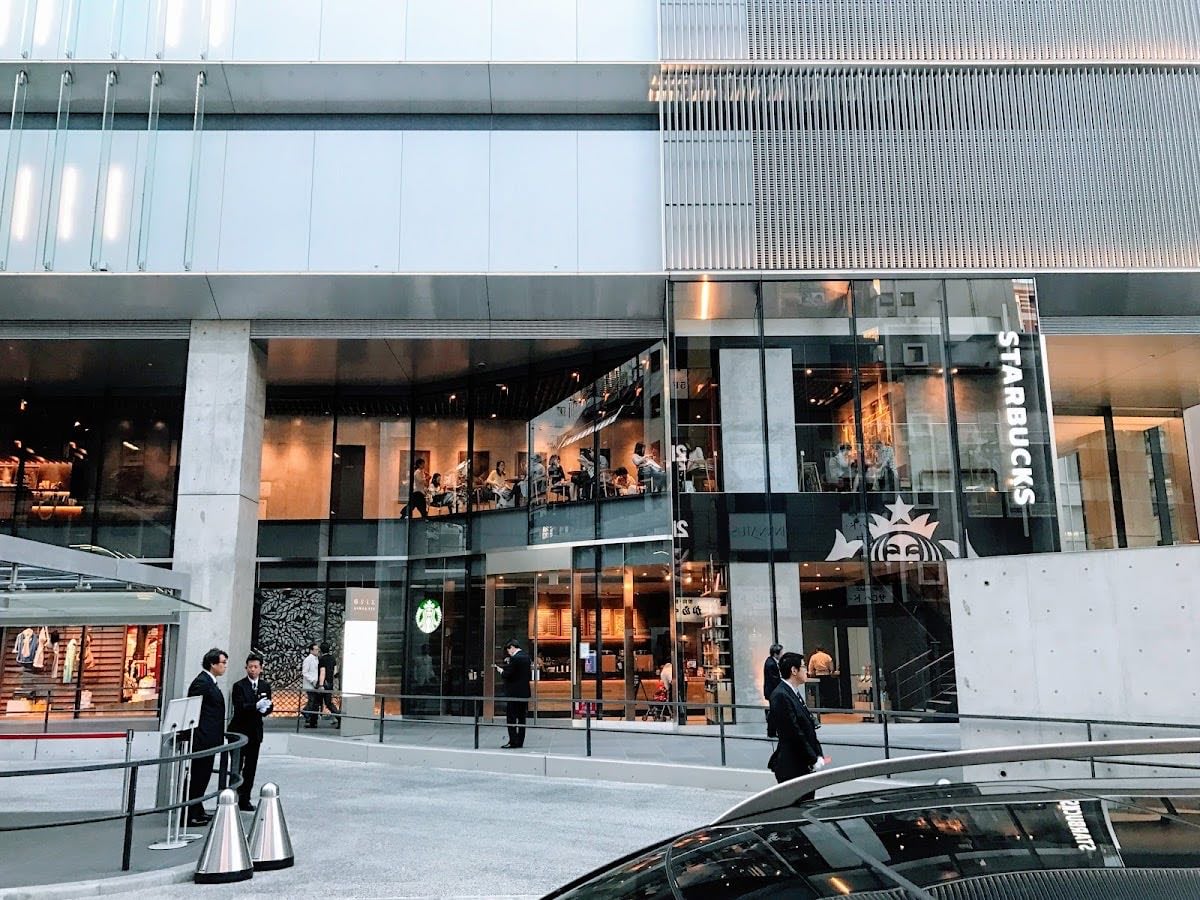 GINZA SIX - Cool book store