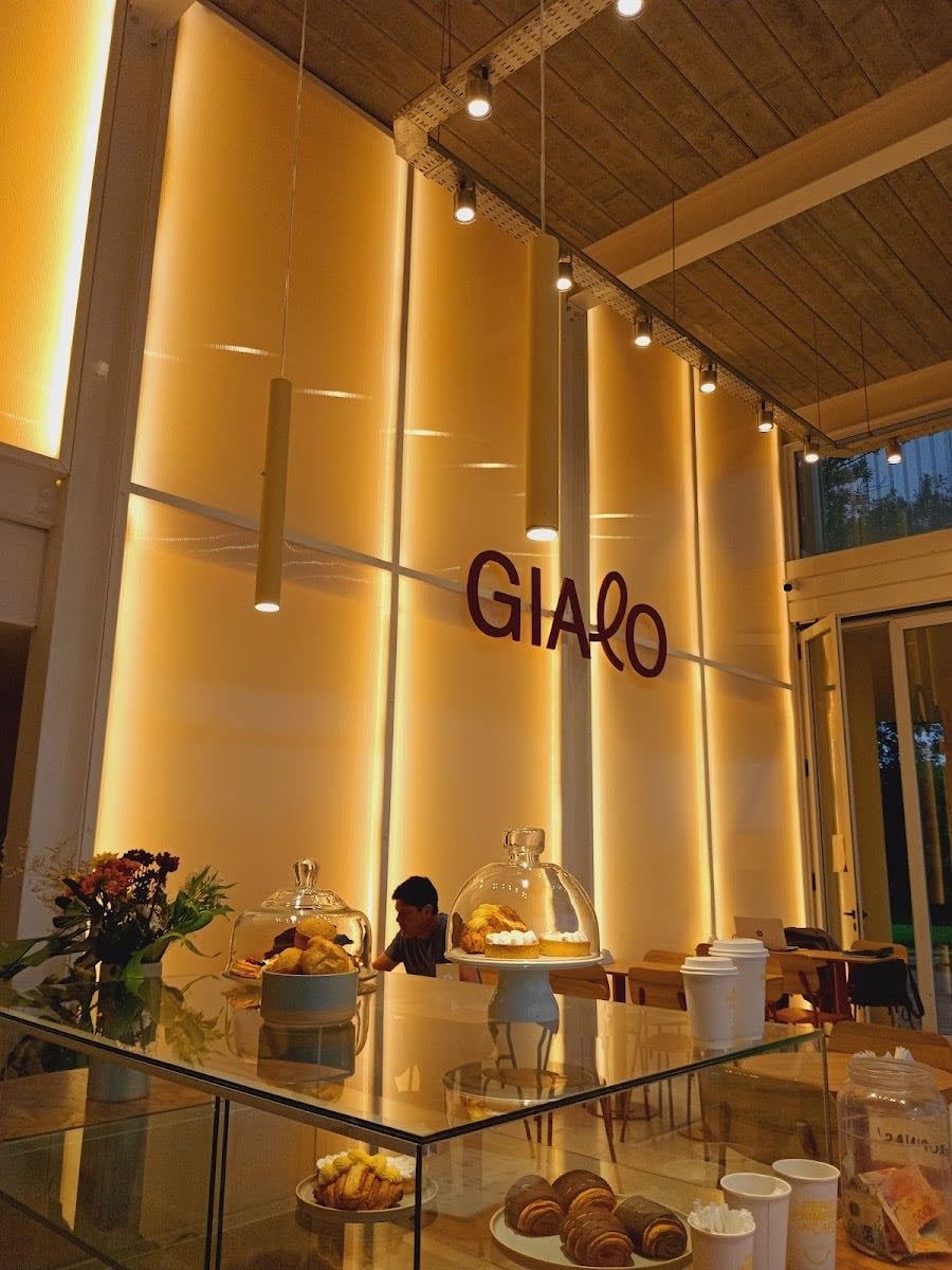 Gialo Café