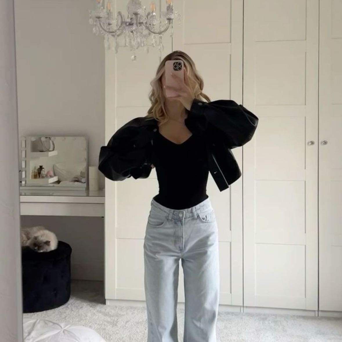 Basic clothes for good outfits - Es una frase que comencé mucho a implementarme este año. No es necesario tener la ropa mas exótica, con que tengas buenos básicos en tu clóset y sepas stylear tus outfits con buenos accesorios, tu forma de vestirte ser un plus.