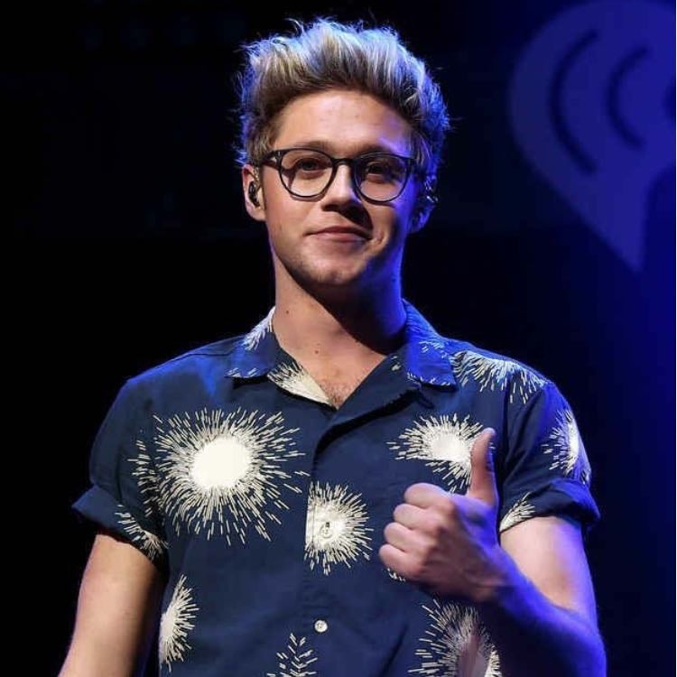 glasses niall ! - π₯