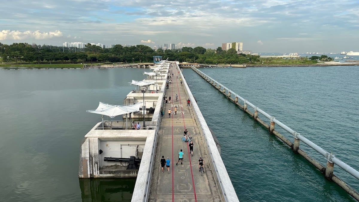 Marina Barrage - Sunset picnic & fly kites with the best skyline view of singapore