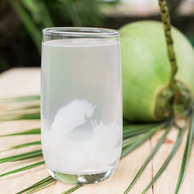Agua de coco - Del señor de la esquina
