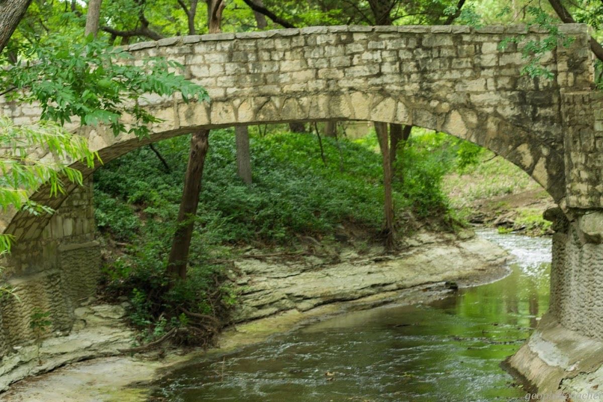 Prather Park/highland park - Not a super specific trail, but running around highland park near Prather with the ponds and ducks/geese is one of my favorite spots. I like to go from campus or Knox and run through those streets, and sometimes end at Sadelle’s:)