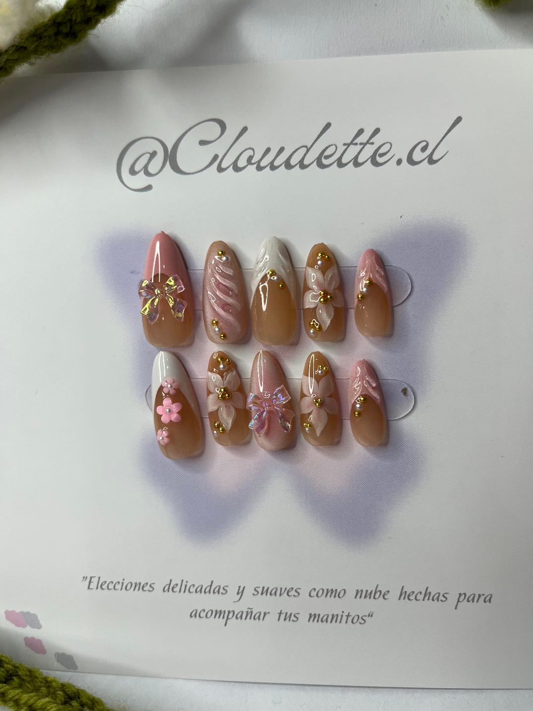 Pinky nails - @cloudette.cl
