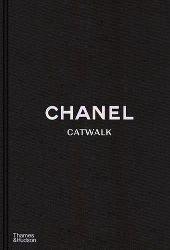Chanel Catwalk The Complete Collections - Patrick Mauri猫s, Ad茅lia Sabatini 路 2020