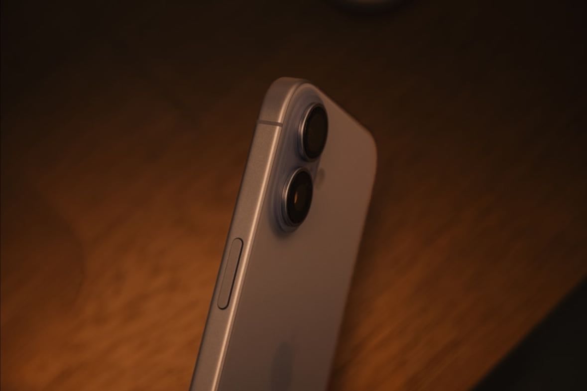 coque de téléphone - (iPhone 16)